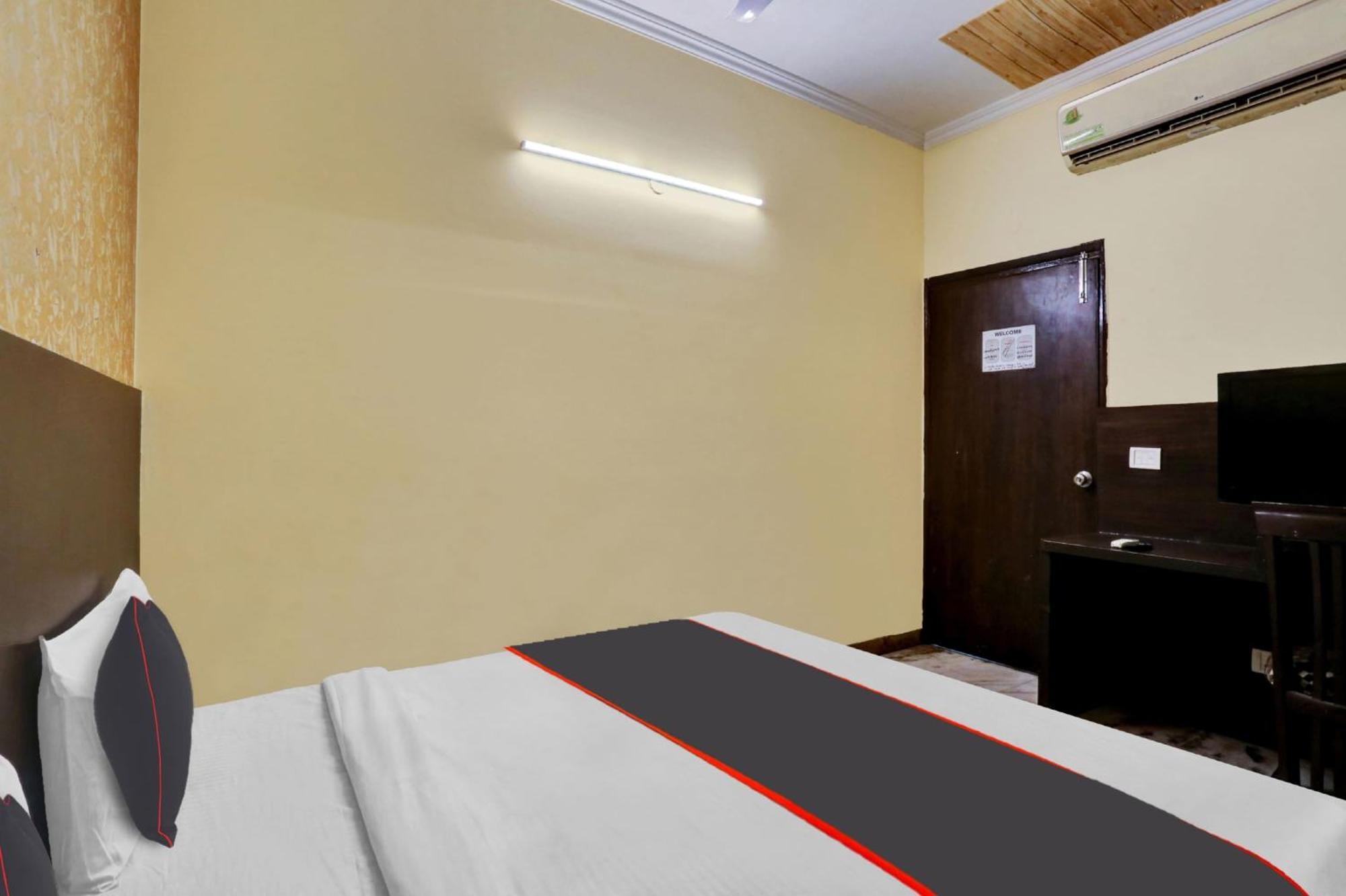 Hotel Platinum Sqs Key Гургаон Экстерьер фото