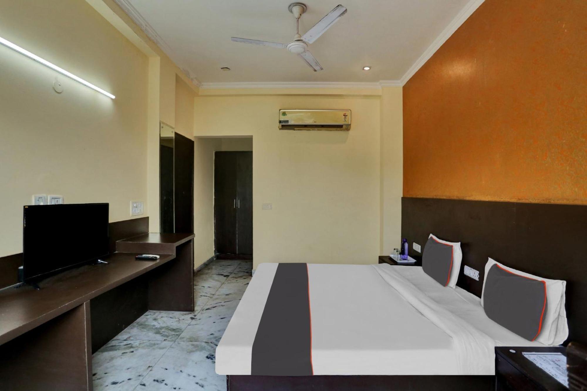 Hotel Platinum Sqs Key Гургаон Экстерьер фото