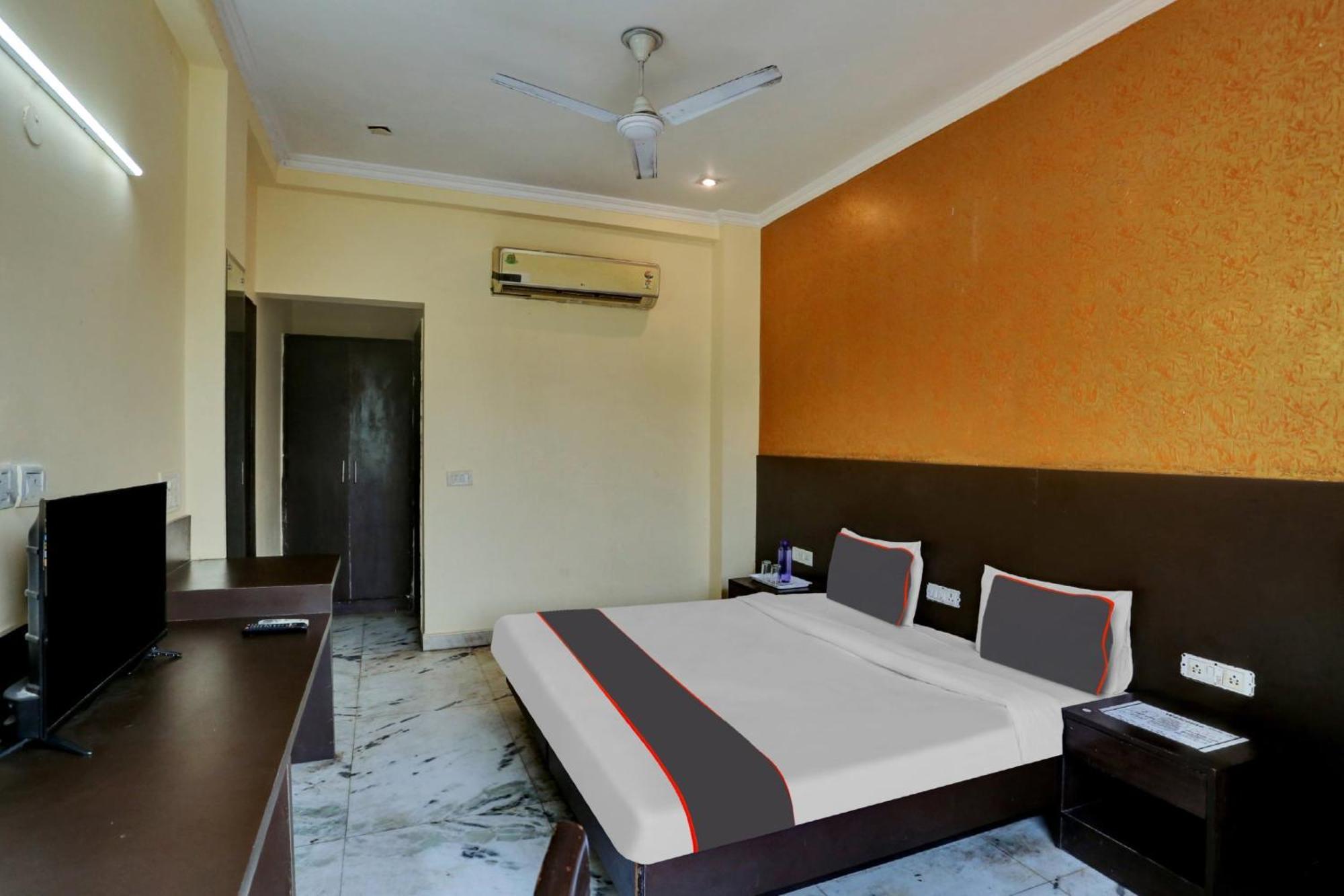 Hotel Platinum Sqs Key Гургаон Экстерьер фото