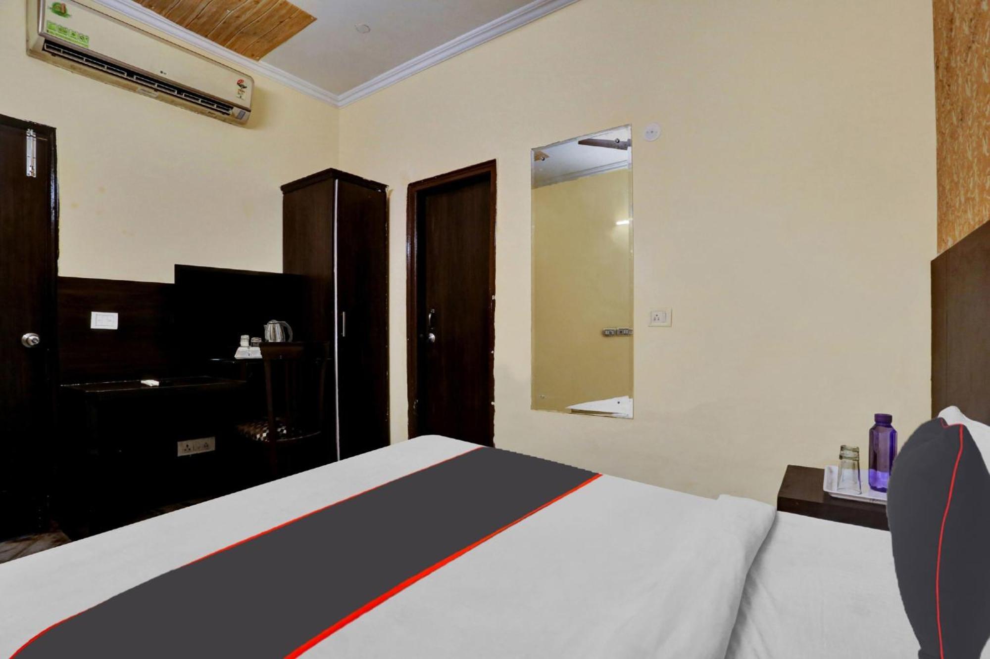 Hotel Platinum Sqs Key Гургаон Экстерьер фото
