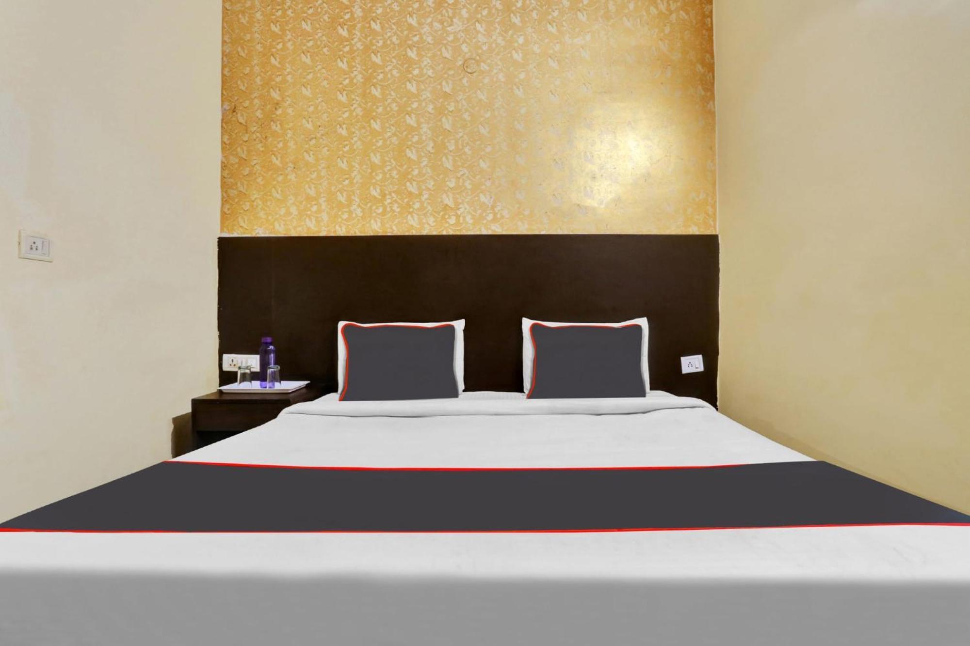 Hotel Platinum Sqs Key Гургаон Экстерьер фото